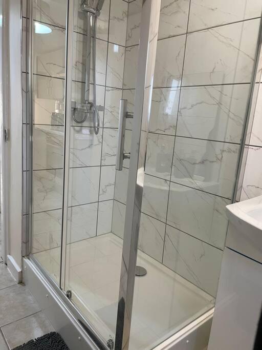 Modern 1 Bed Apartment In The City Centre Of Derby Exterior foto